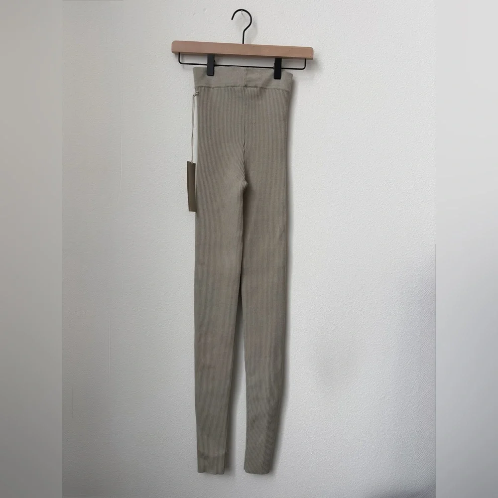 NWT The Fear Of God ESSENTIALS Ribbed Leggings in Seal Grey Size XS - Picture 7 of 11